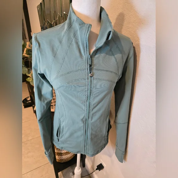 Lululemon Women's Define Jacket Nulu Fog Green Athleisure Size 8 - Picture 1 of 5